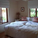 Spacious Villa And Cottage In Noordhoek