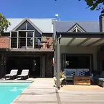 Spacious Villa And Cottage In Noordhoek