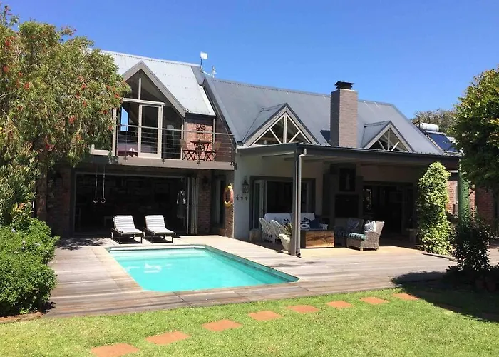 Spacious Villa And Cottage In Noordhoek